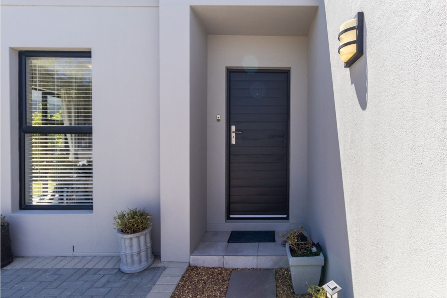 3 Bedroom Property for Sale in Aan de Wijnlanden Western Cape